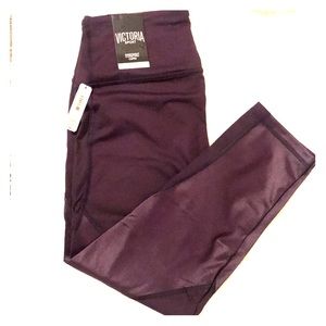 NWT- VS Sport- plus cropped leggings - small